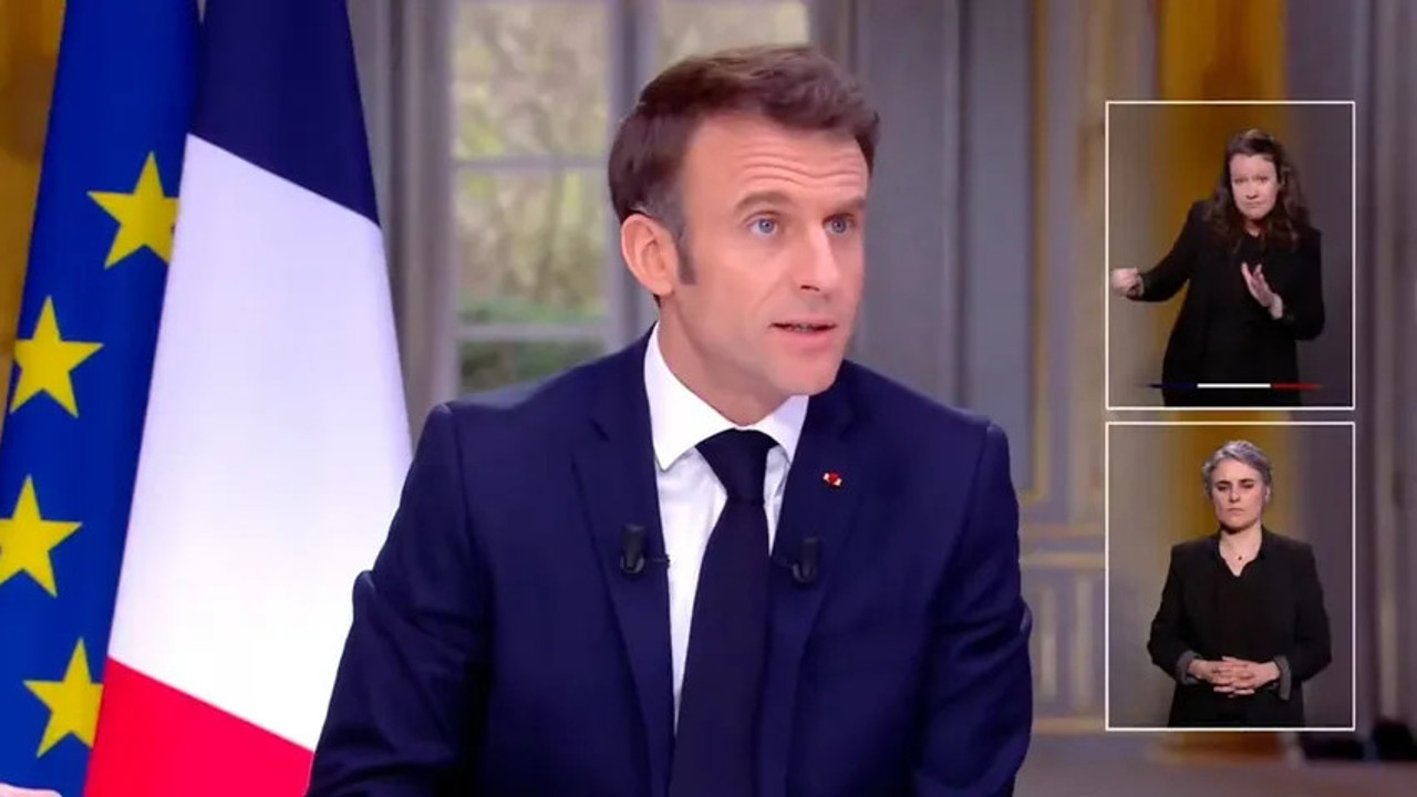 Canlı yayında alım gücü sorulan Macron lüks saatini kolundan çıkardı. Fransa'da grev ve gösteriler sürüyor