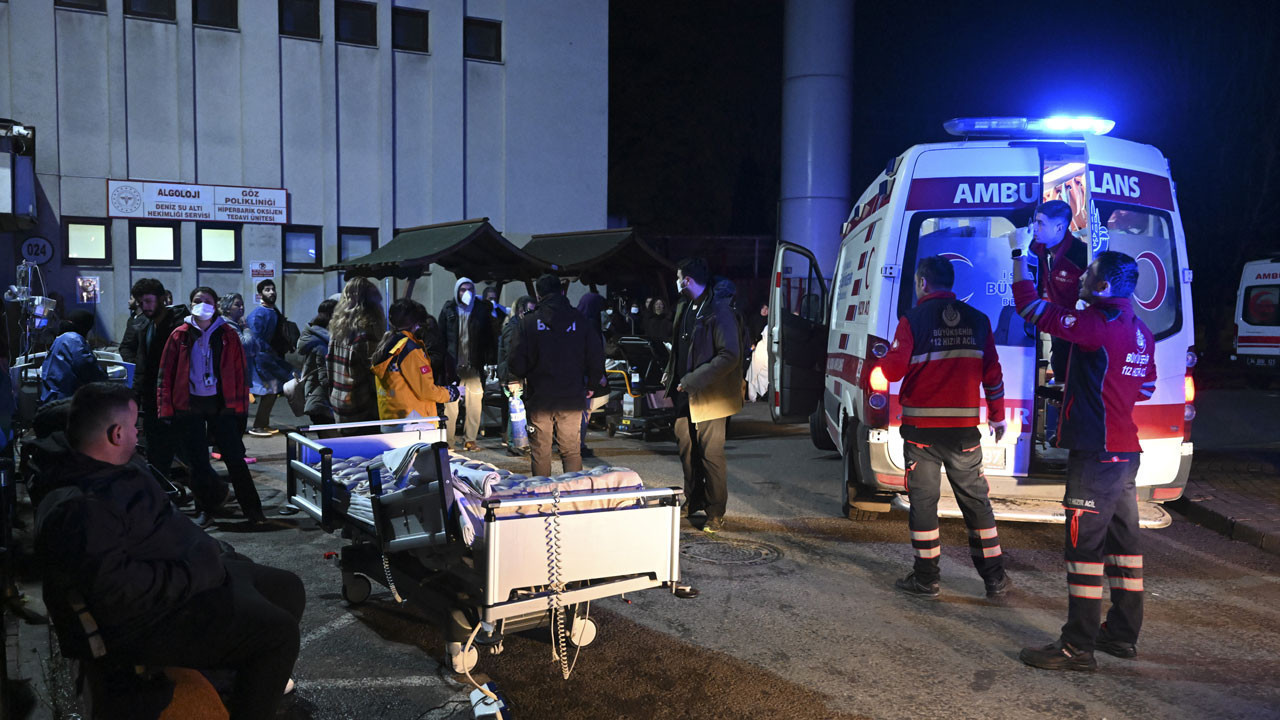 İstanbul Valiliği açıkladı: Hastanede çıkan yangında 1 hasta hayatını kaybetti