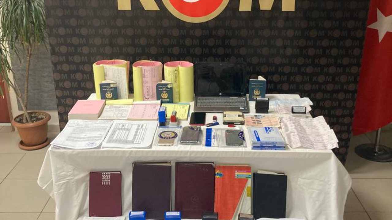 İzmir'deki sahte fatura operasyonu: 3 kişi yakalandı