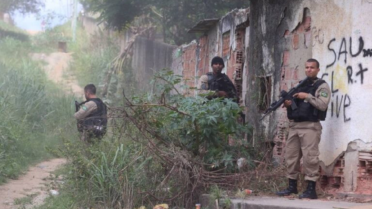 Brezilya’nın suç merkezi favelalara baskın yapıldı. Çok sayıda ölü var