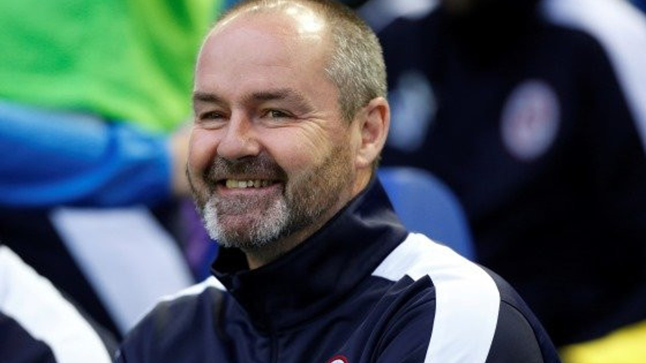 Steve Clarke 2026'ya kadar İskoçya'da. Sözleşmesi uzatıldı