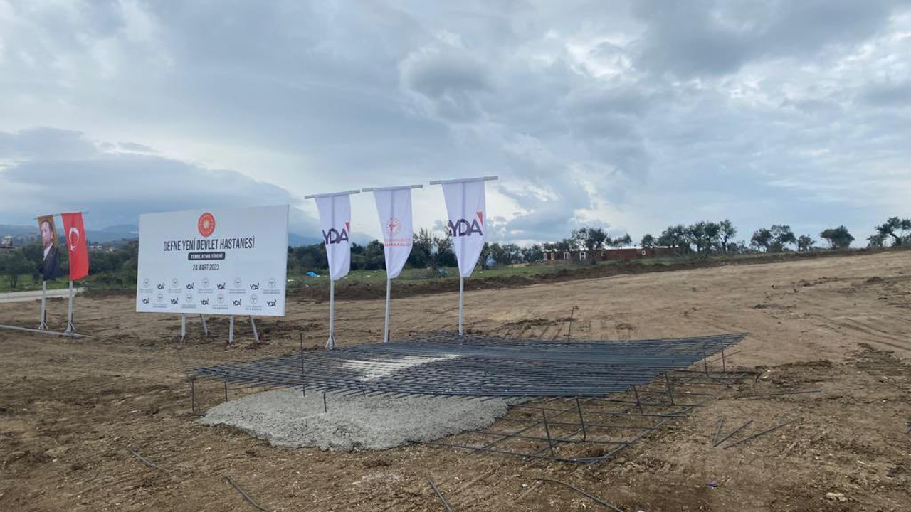 Erdoğan’ın deprem bölgesinde attığı hastane temeli bugün iş makinesiyle apar topar söküldü