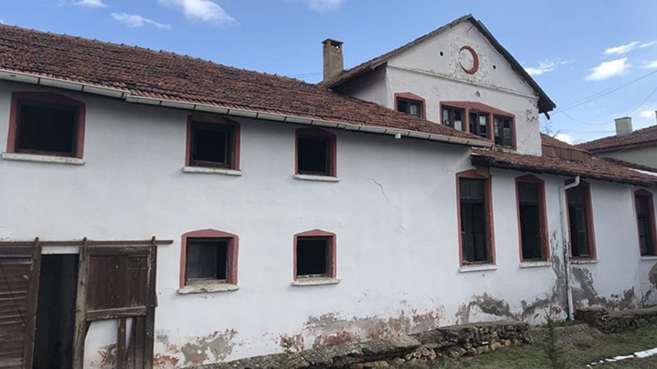 Kızılay Atatürk’ün kurdurduğu tarihi fabrika binasını çürümeye terk etti