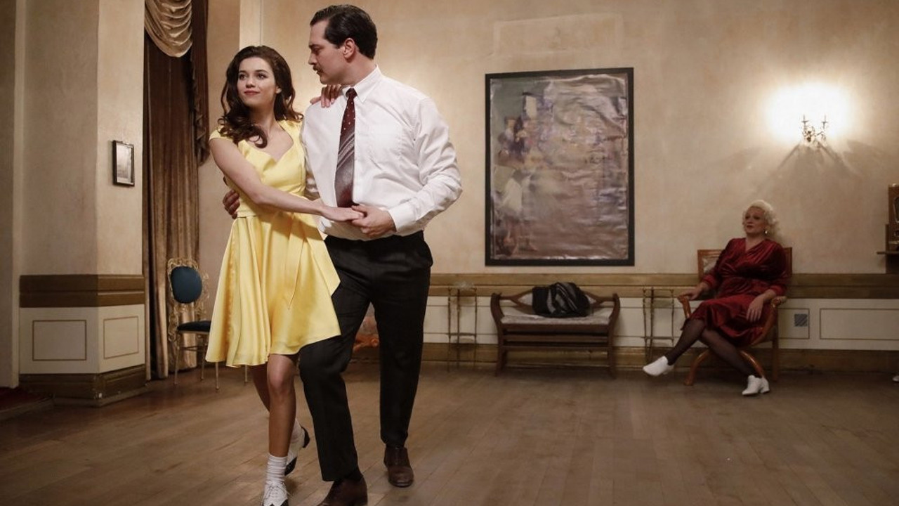 Afra Saraçoğlu ve Çağatay Ulusoy aşk yaşıyor iddiası. Magazin gündemine bomba gibi düştüler