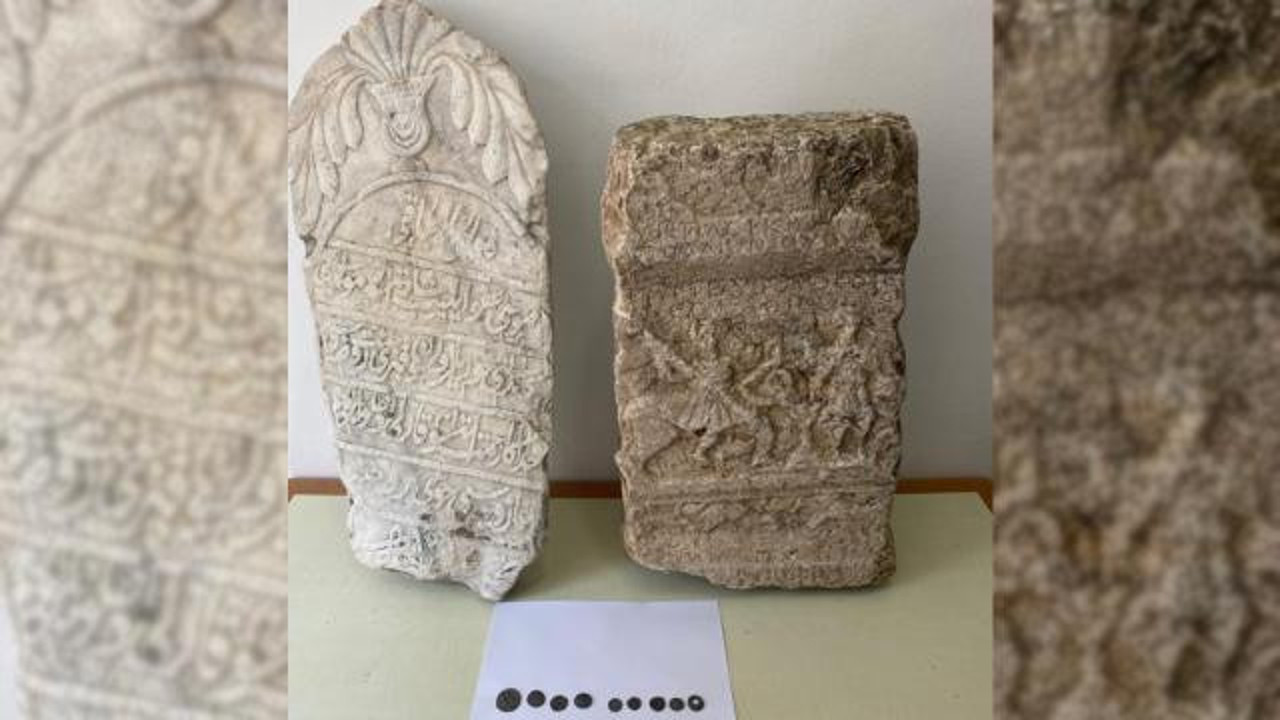 Denizli'de tarihi eser operasyonu: 2 mezar taşı ele geçirildi