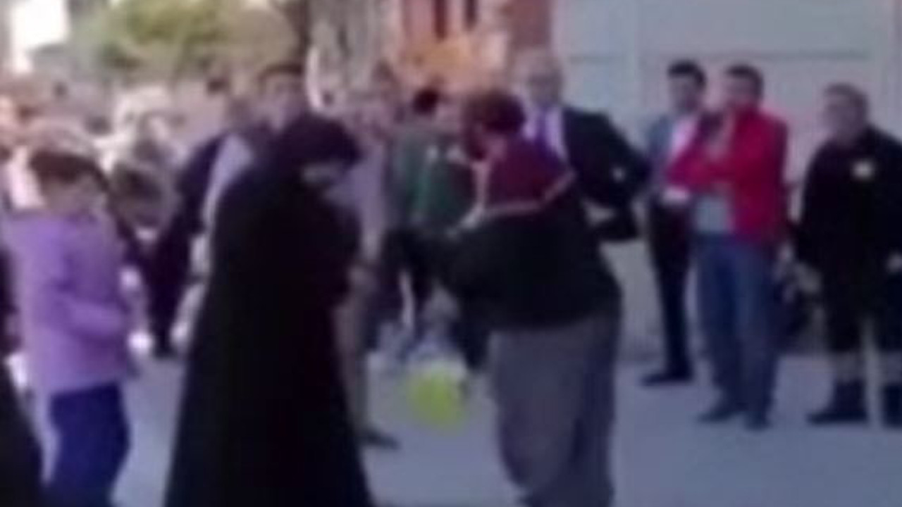 AKP'li belediyenin önünde bir vatandaş kendisini ateşe verdi