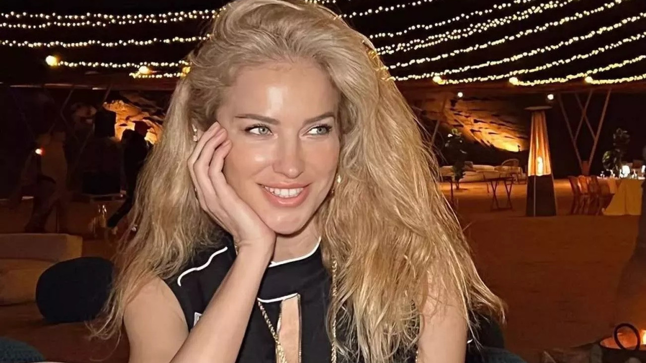 Burcu Esmersoy'dan alkışlanacak hareket. Depremzede aileye el uzattı