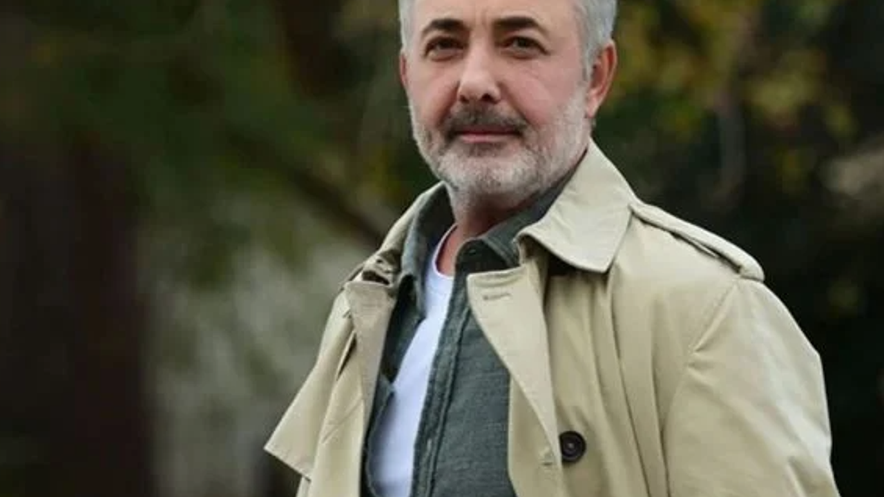 Mehmet Aslantuğ aday adayı oldu. Açıklamaları nedeniyle TRT dizisinden çıkarılmıştı