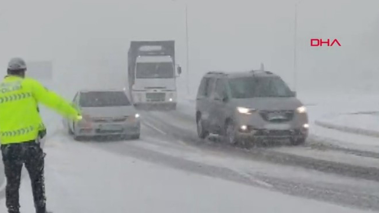 Sürücüler dikkat. Bolu Dağı'nda İstanbul yönü trafiğe kapandı