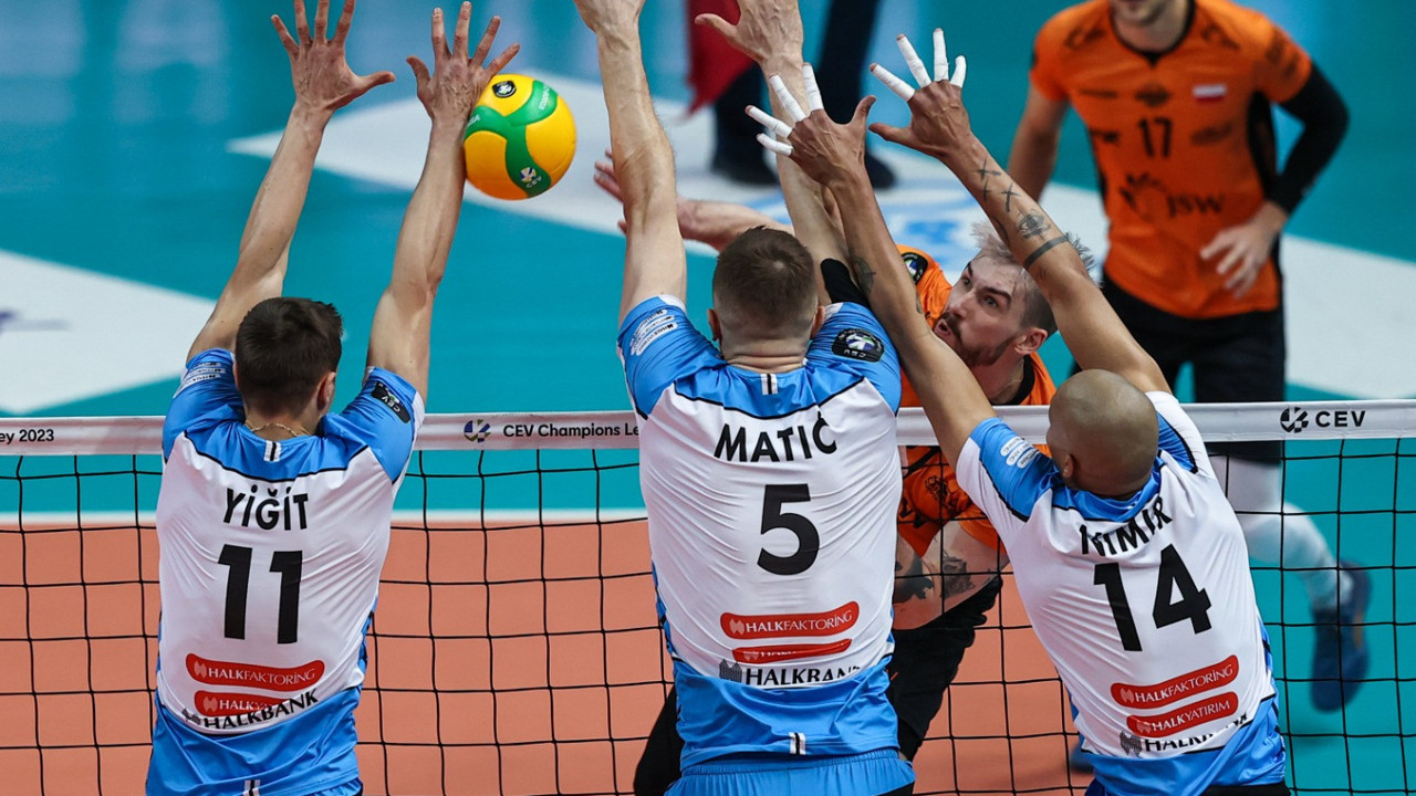 Halkbank turu diğer maça bıraktı