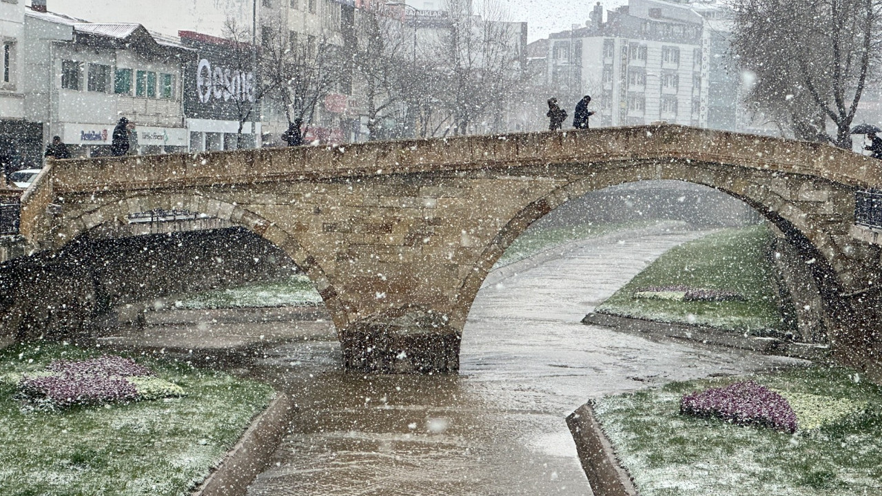 Kastamonu'da kar yağışı etkili oldu