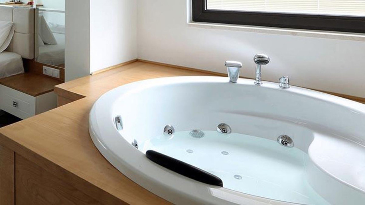 Lüks otelin jakuzisinde şüpheli ölüm! Oğlu ve arkadaşı tarafından ölü bulundu