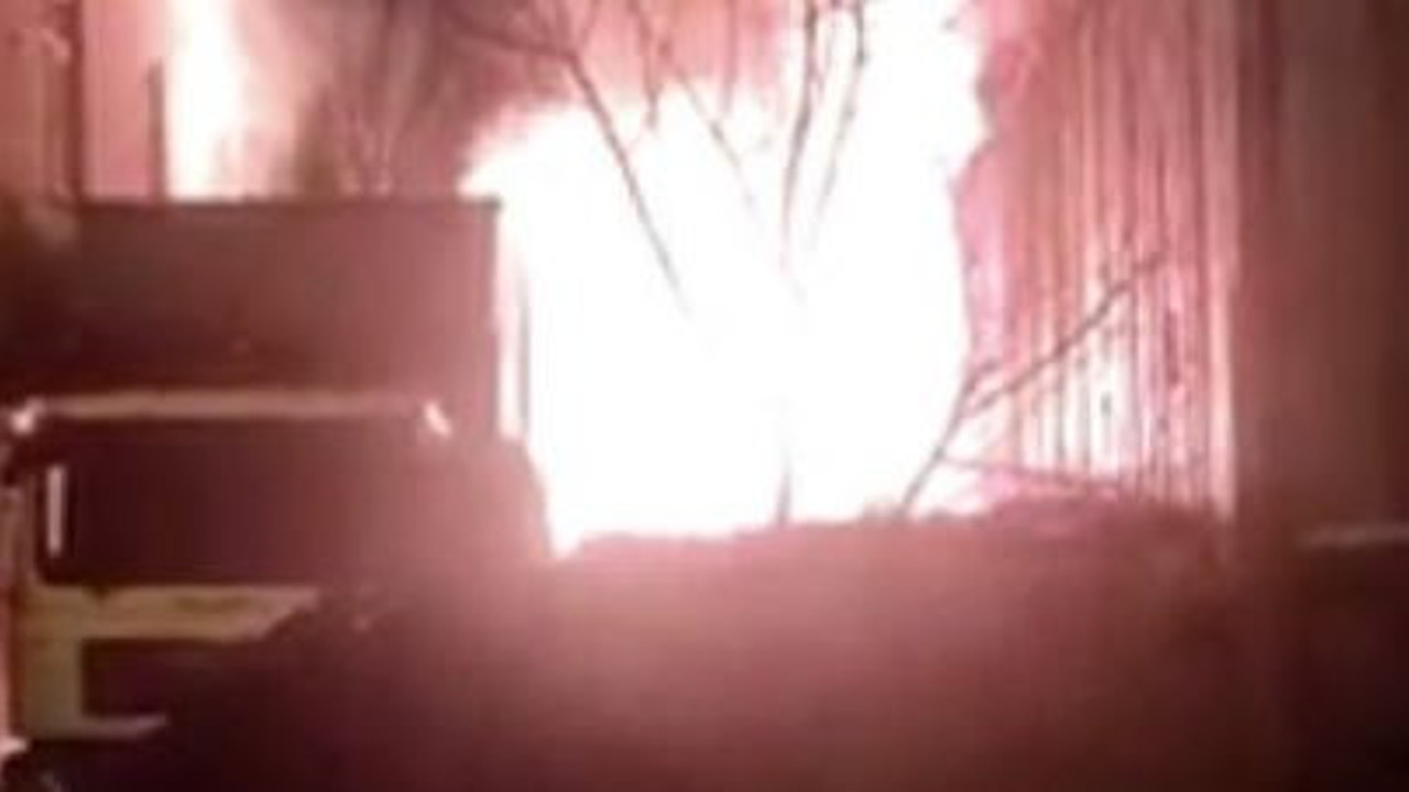 Plastik depolar araçları yaktı