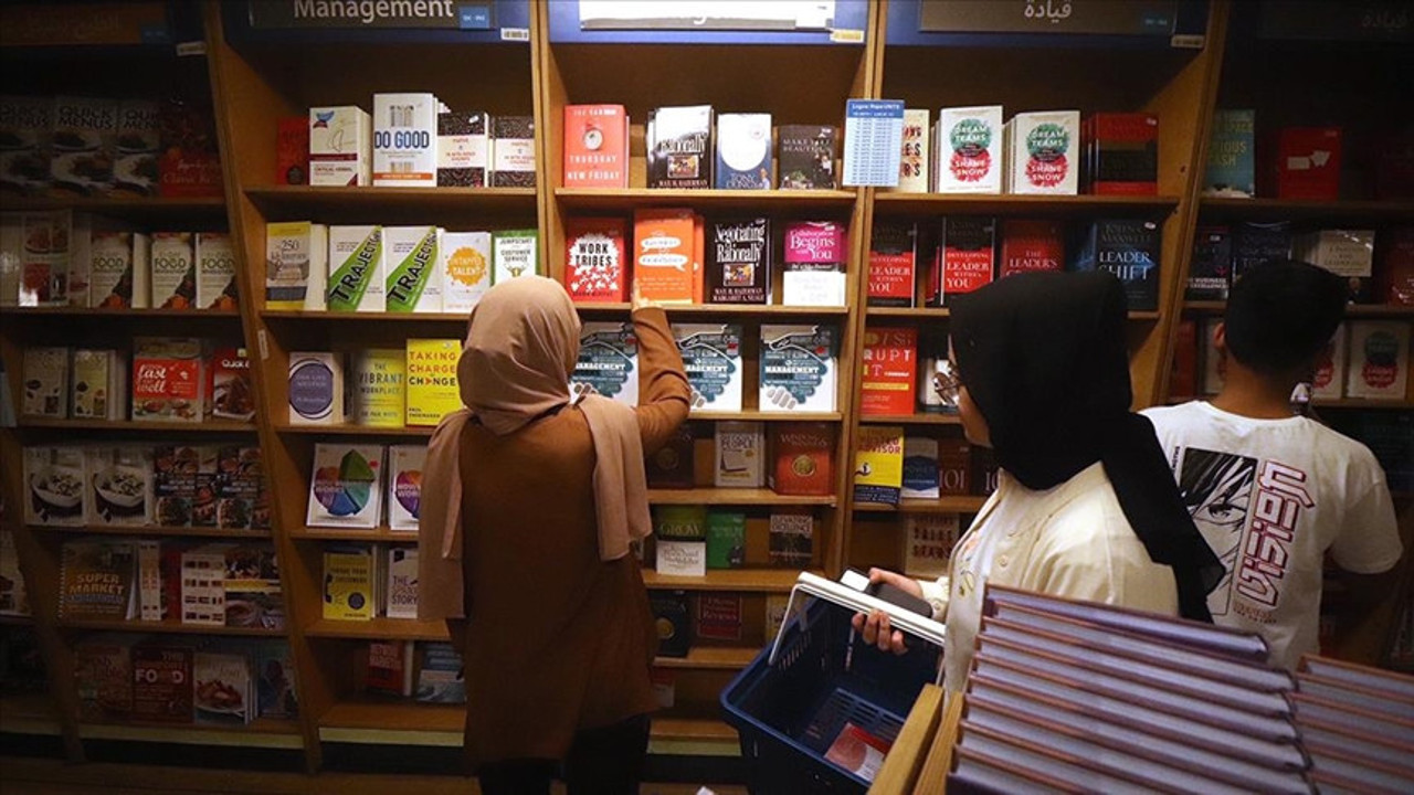 Dünyanın en büyük yüzen kütüphanesi Basra’da