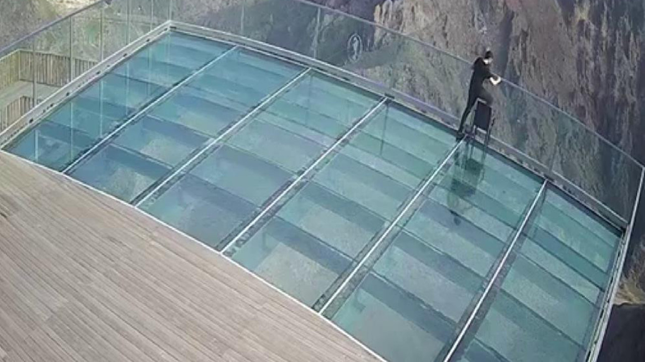 İnanılmaz olay 243 metreden boşluğa atladı. O anlar kameralara yansıdı