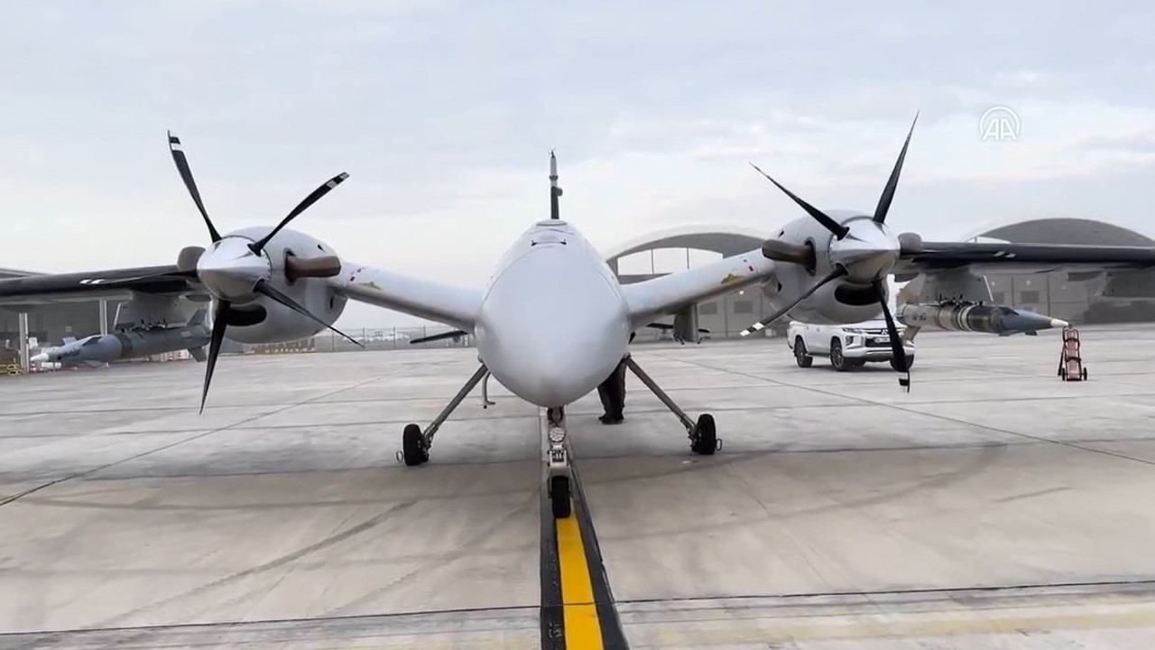 AKINCI İHA-230 füzesi ile 140 kilometreden tam isabet vurdu