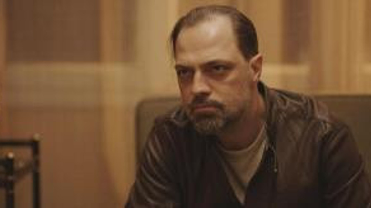 Elinde sigarayla ''Hayırlı Ramazanlar' dedi. Ünlü oyuncu büyük tepki çekti