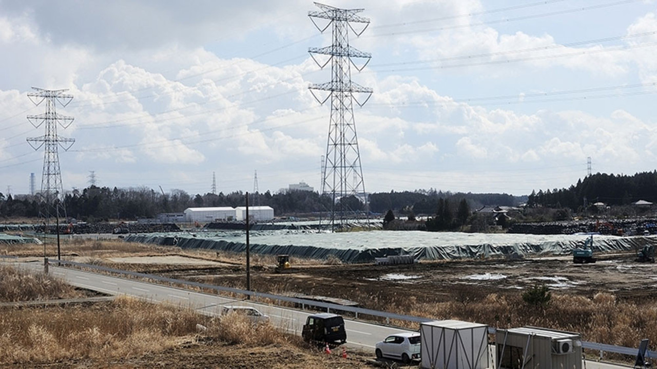 Japon hükümeti, Fukuşima'da iki bölgenin tahliye emrini kaldırdı