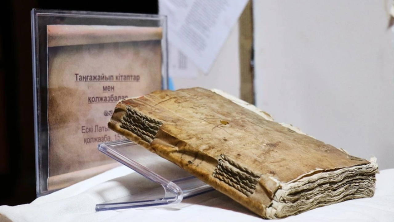 İnsan derisiyle kaplı gizemli yazma: Uzmanlar sadece 10 sayfasını okuyabildi