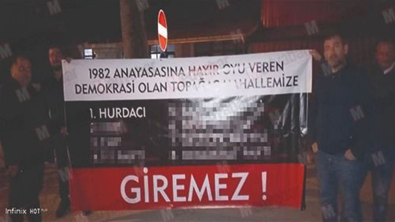 Köyün girişine öyle bir pankart astılar ki. Nefretin sembolü