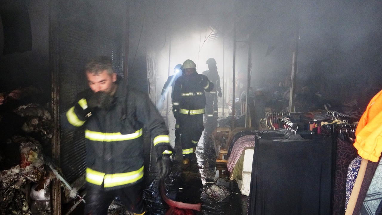 Halk pazarında çıkan yangın kontrol altına alındı