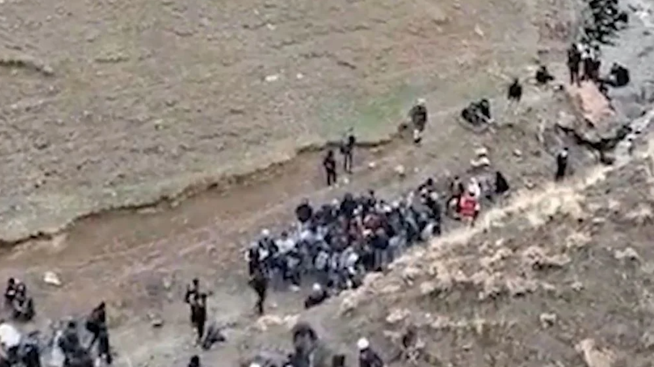 'Vatan işgal ediliyor! Buna müsaade eden vatan hainidir' Emekli Albay'dan Afgan göçmen tepkisi