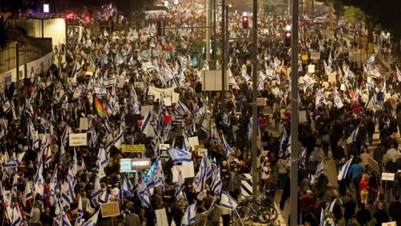 İsrail'de protestoculara sahip çıkan bakan hakkında flaş karar. Netanyahu'dan geri adım