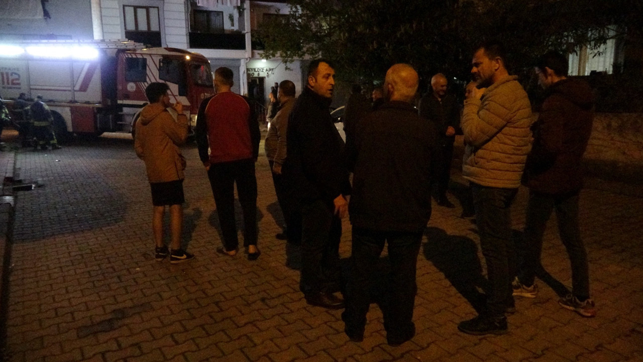 Elektrik panosundan çıkan yangın mahalleliyi sokağa döktü