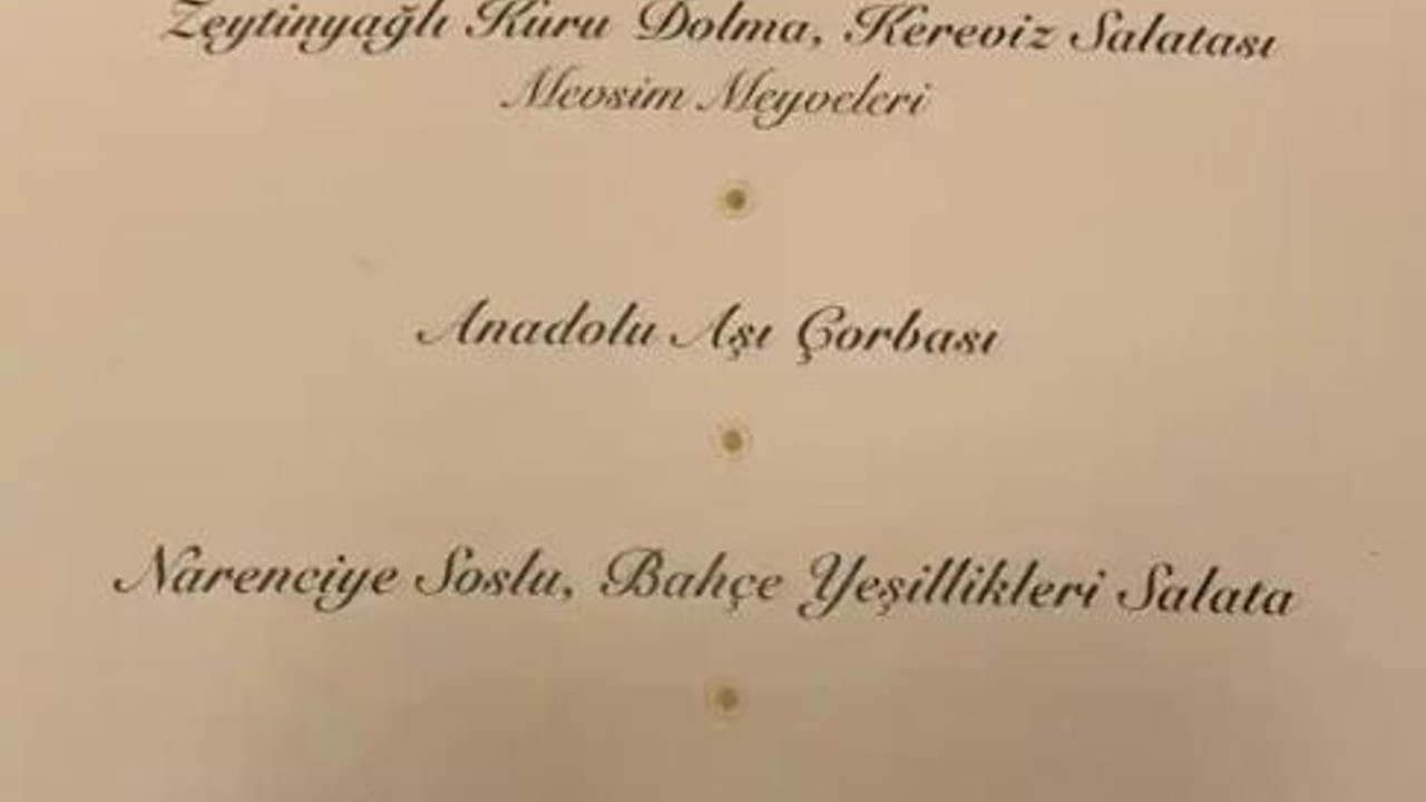 Saray'da verilen iftar yemeğinin menüsü ortaya çıktı. En şık olanı çilek soslu Trileçe