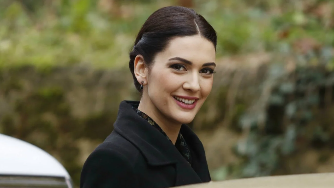 Bergüzar Korel: Zenginler peşinizdeyim. Ünlü restorandaki biftek fiyatını açıkladı