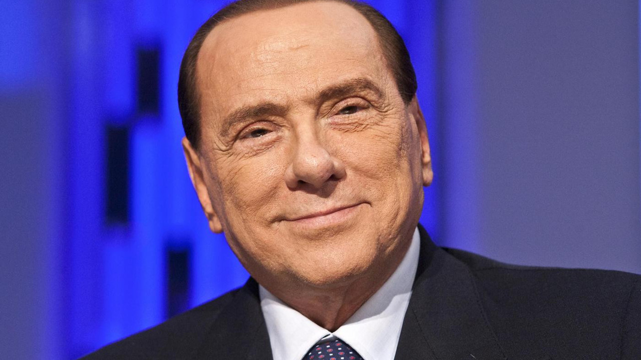 Berlusconi bir kez daha hastaneye kaldırıldı