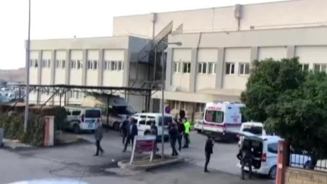 Siirt'te seyir halindeki traktör ikiye bölündü