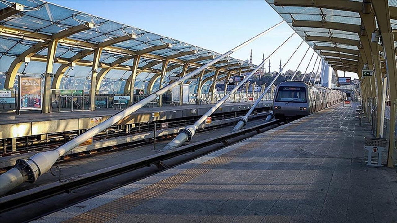 Bina çöktü, tramvay seferleri durdu