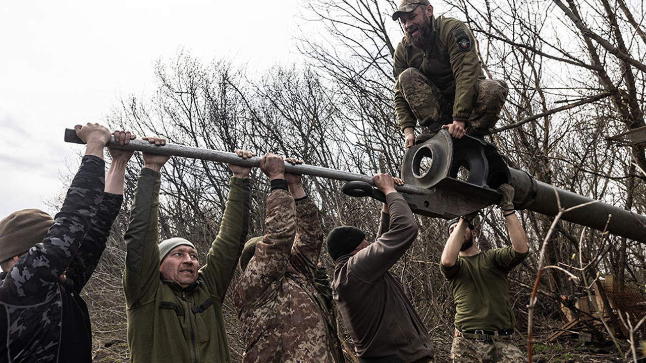 Bahmut cephesinde yoğun askeri hareketlilik sürüyor. Gözler savaşın kilitlendiği yere çevrildi