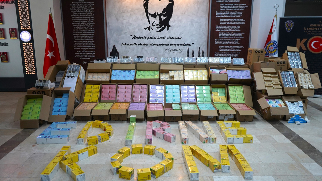 Edirne'de bir tırda çok sayıda gümrük kaçağı ürün ele geçirildi