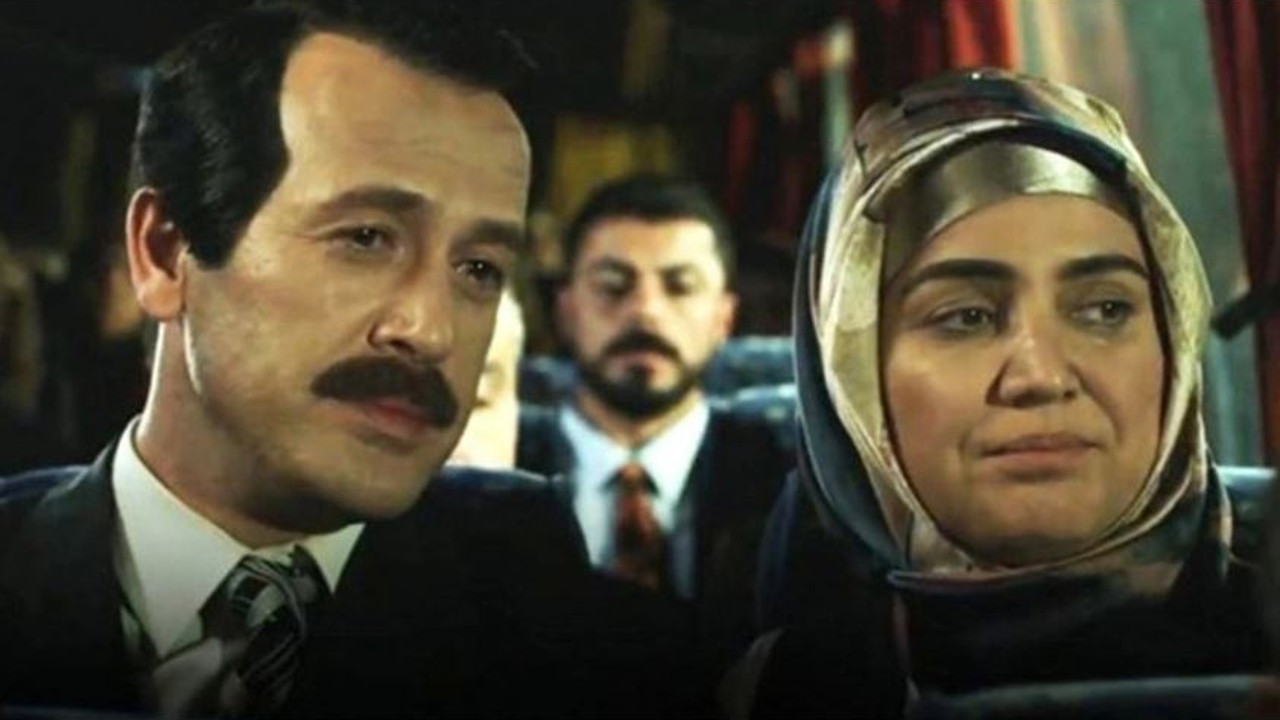 Emine Erdoğan'ı oynadı MHP'den adaylığı kaptı. Birinci sıradan aday gösterildi. Boş salona oynamıştı