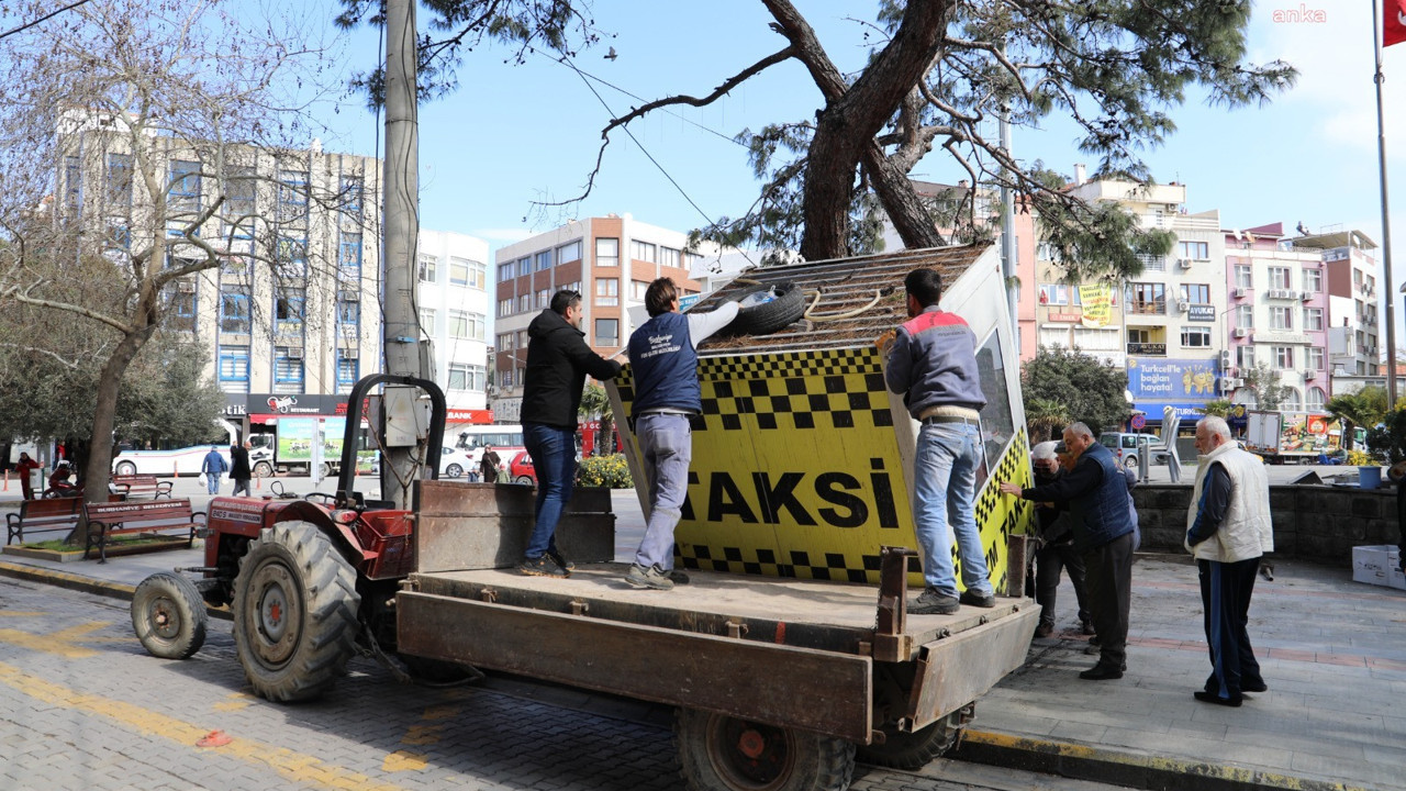 Burhaniye’de taksi durakları tek tip oluyor