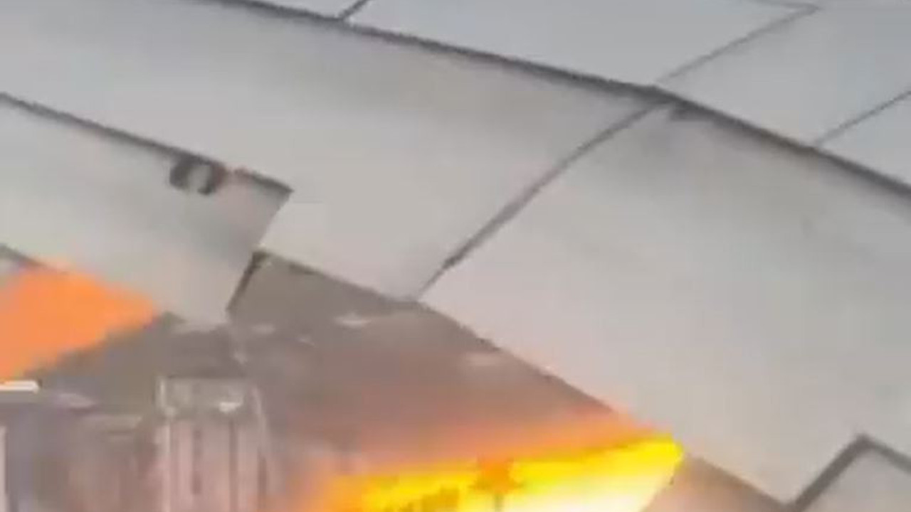 THY uçağının motoru havada yandı. Önce patlama sesi duyuldu. Yolcular şok yaşadı