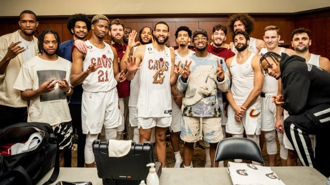 Cedi Osman atıyor Clevland tutlmuyor