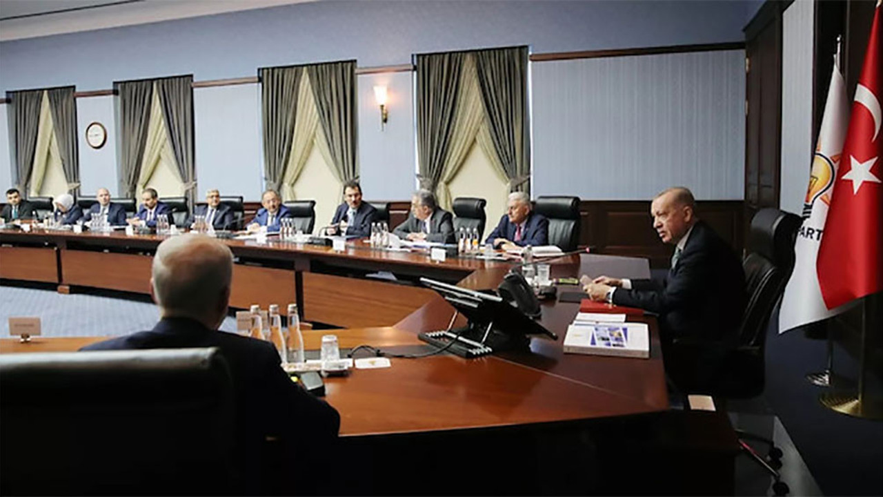 AKP’nin zirvesinde kavga. İki ağır top karşı karşıya geldi