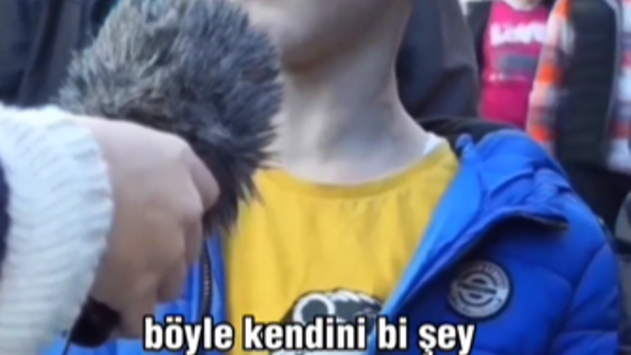 Küçük çocuk sokak röportajında insanlık dersi verdi: Her şeyde kendini iyi sanan ama hiçbir şey beceremeyenler