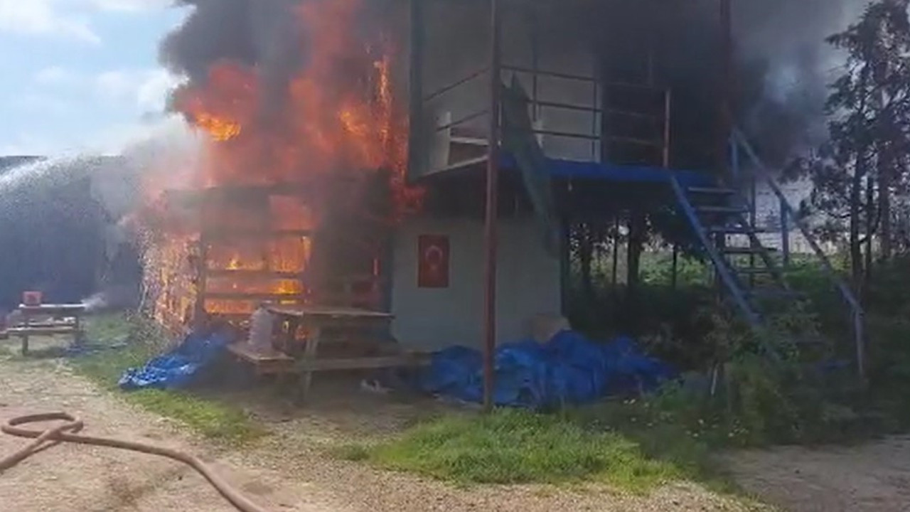 İşçilerin kaldığı konteyner alevlere teslim oldu