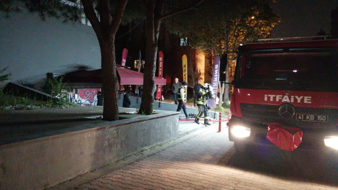Spor salonunda sauna yangını. Yangın soyunma odalarına sıçradı