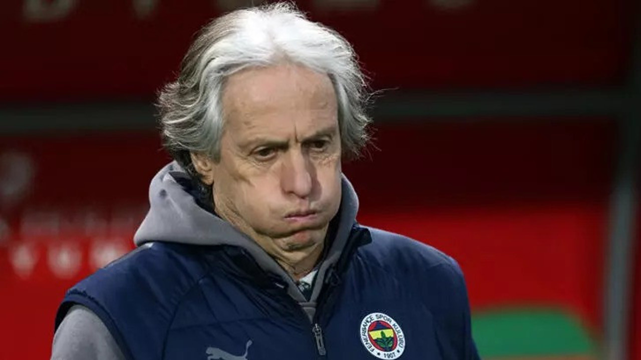 Jorge Jesus 8 futbolcuyu uyardı