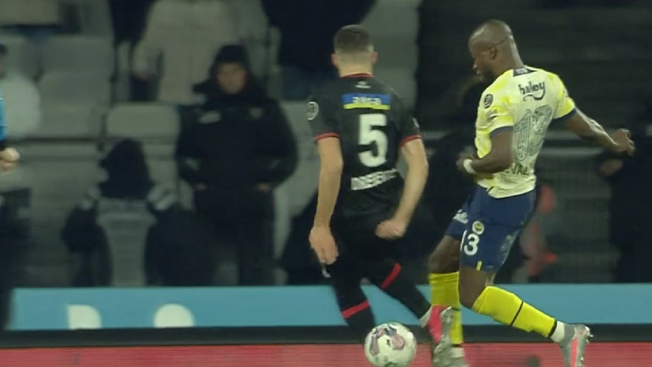 Karagümrük Fenerbahçe maçında tartışmalı karar: Penaltı değil mi?