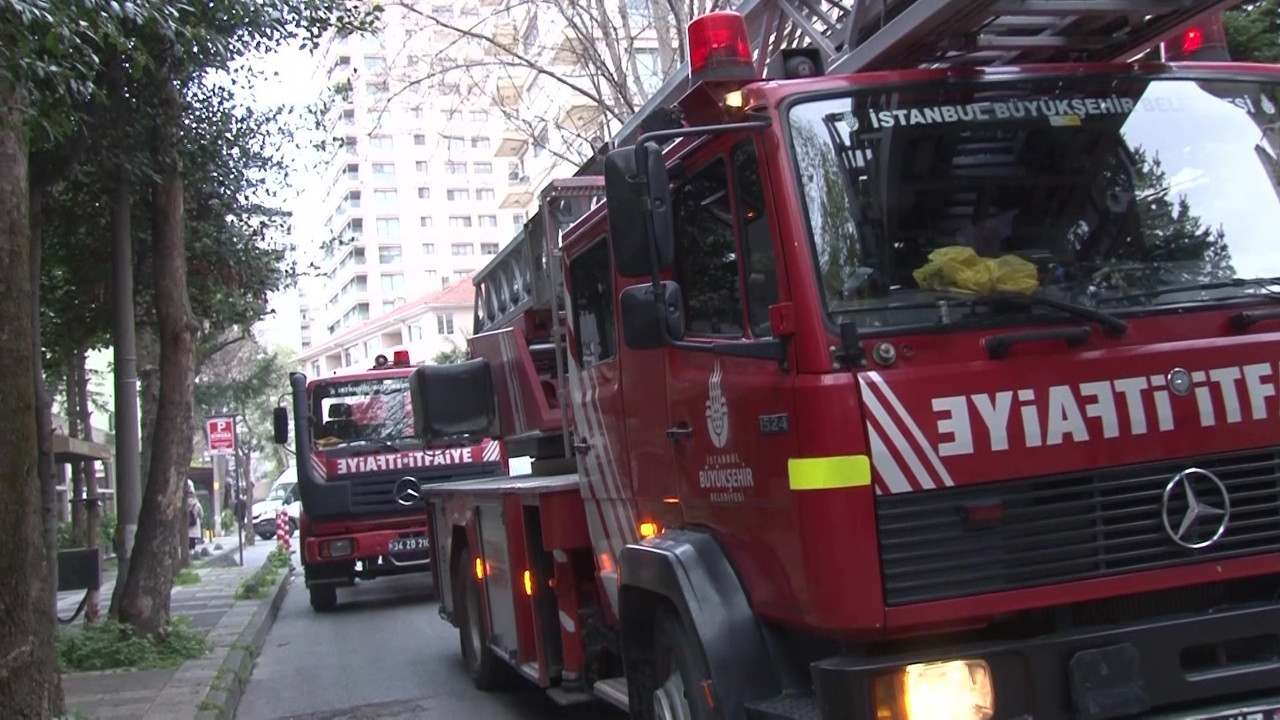 Kadıköy’de yangın paniği kameralara böyle yansıdı