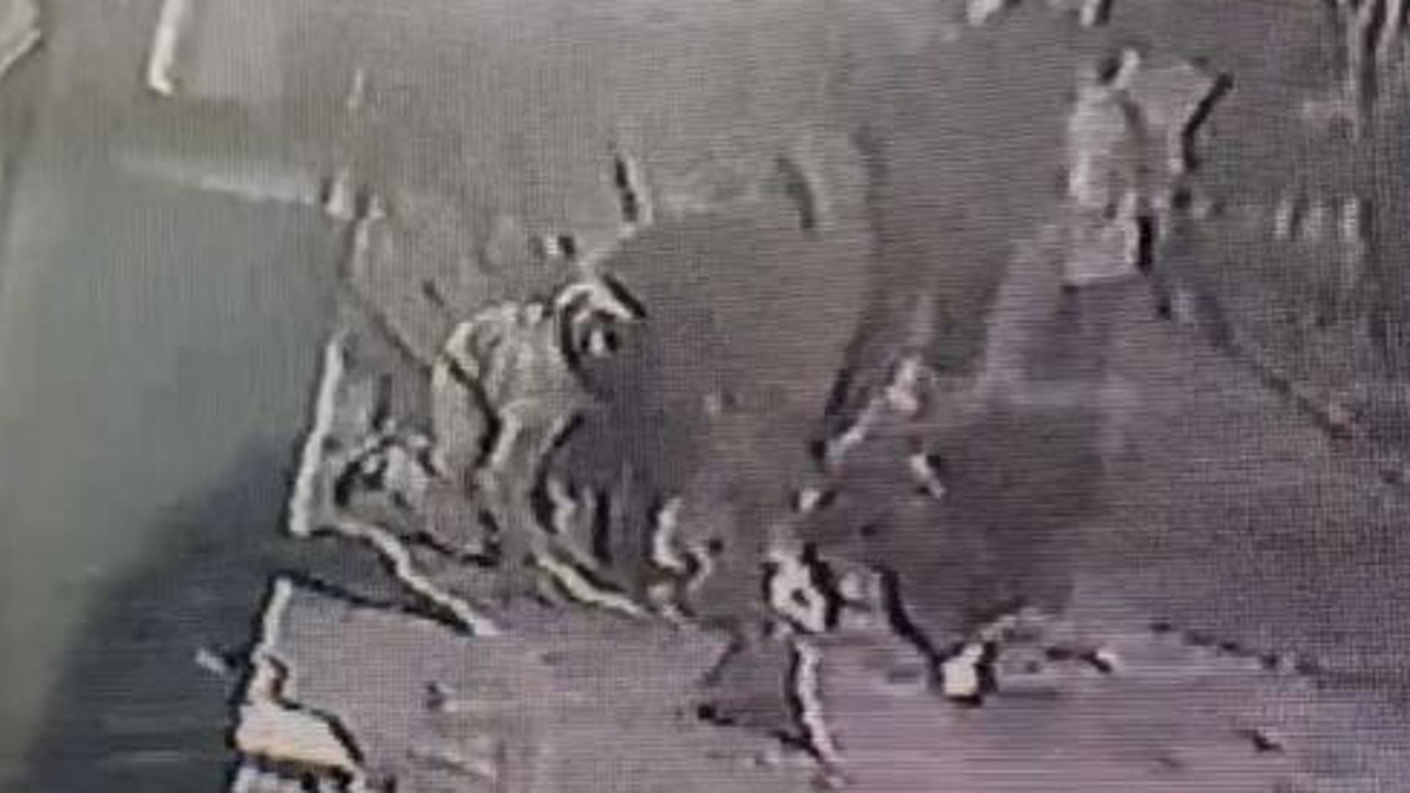 Çakmak isteyen gençlere bıçaklı saldırı