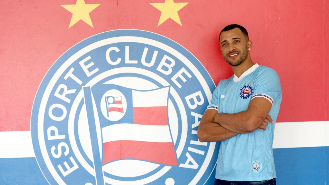 Trabzonspor'dan ayrılan Vitor Hugo yeni takımının formasını giydi