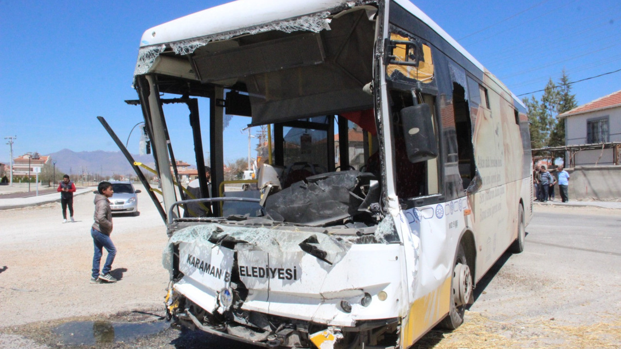 Karaman’da halk otobüsü ile kamyon çarpıştı: 7 yaralı