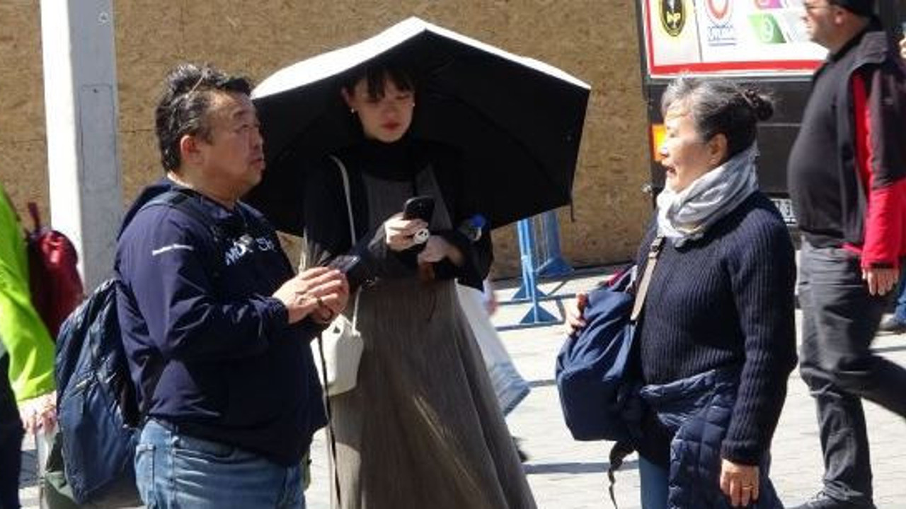 Sıcak havayı fırsat bilenler Taksim’e akın etti